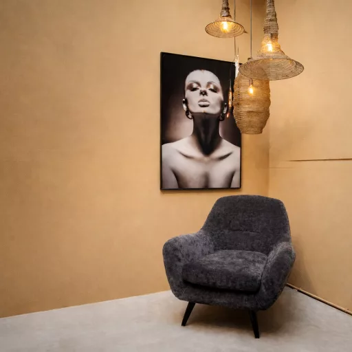 Sötétszürke lounge fotel karfákkal – modern design karosszék