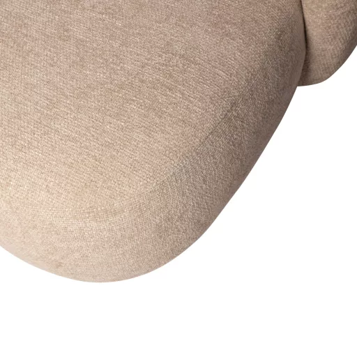 Krém lounge fotel díszpárnákkal – modern design karosszék nappaliba