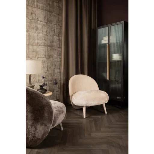 Világos bézs lounge fotel lekerekített háttámlával – modern design karosszék
