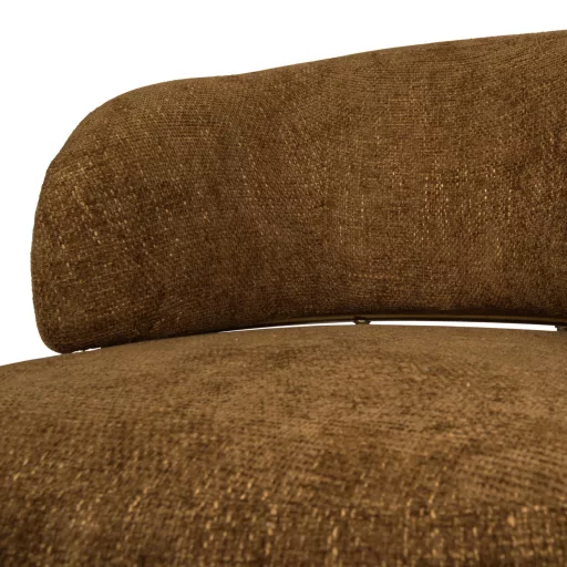 Modern barna design lounge fotel arany fém lábakkal – elegáns kárpitozott fotel nappaliba