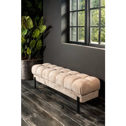 Kárpitozott puff pad beige színben – modern steppelt ülőpad fekete fém lábakkal