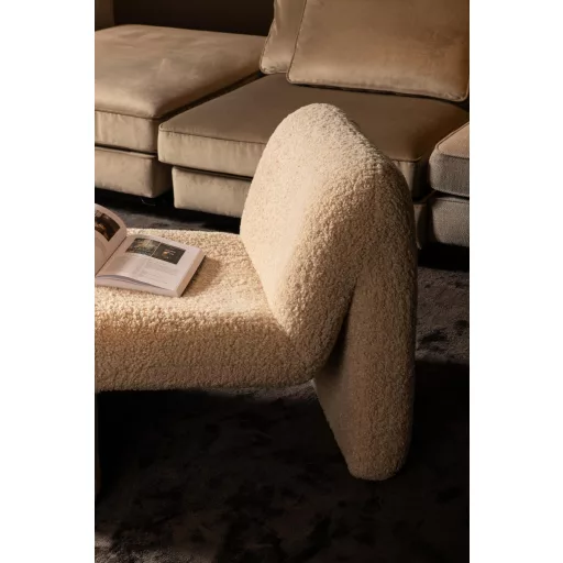 Modern bézs bouclé lounge chair – designer pihenőfotel puha teddy kárpittal