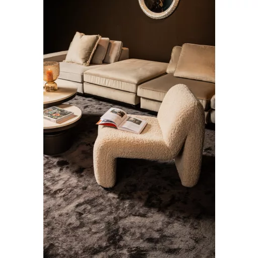 Modern bézs bouclé lounge chair – designer pihenőfotel puha teddy kárpittal
