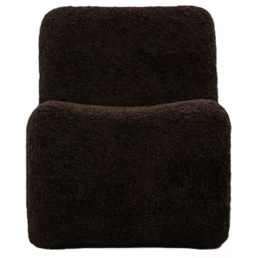 Modern sötétbarna bouclé design fotel – puha teddy kárpitozott lounge fotel nappaliba