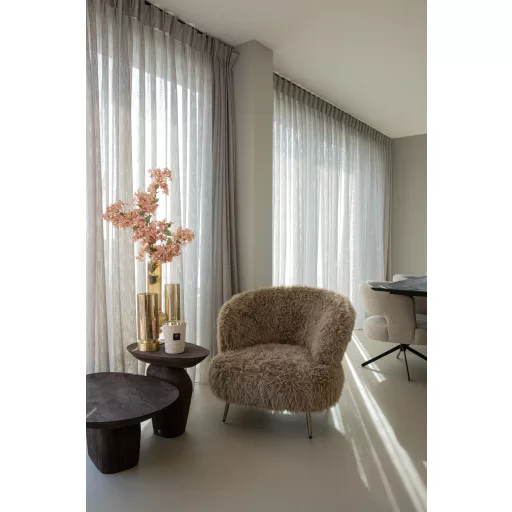 Barna színű szőrös design fotel arany fém lábakkal
