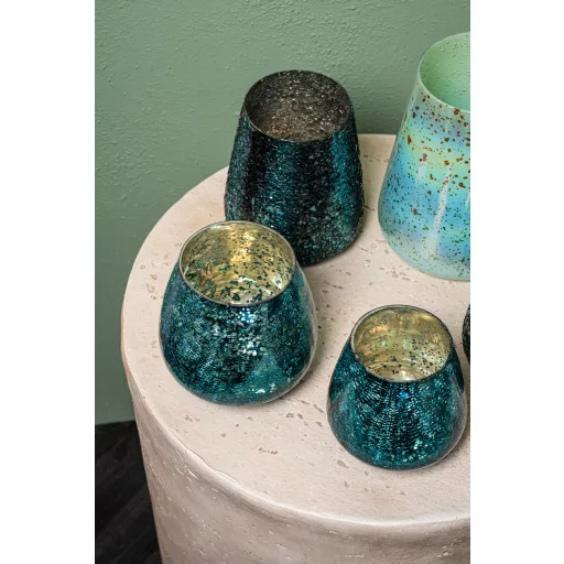 Elegáns türkizkék üveg mécsestartó csillogó felülettel.14.0 x 14.0 x 16.0 cm