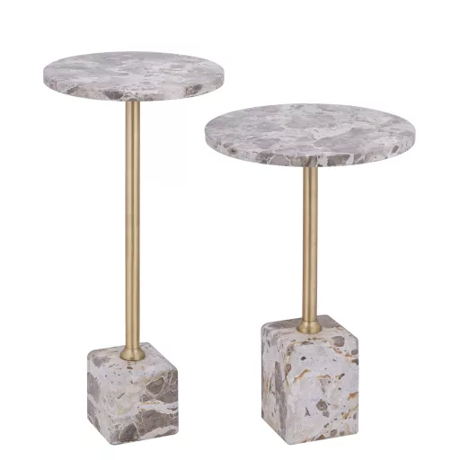 Elegáns márvány lerakóasztal arany színű fém vázzal, letisztult, modern formavilággal.