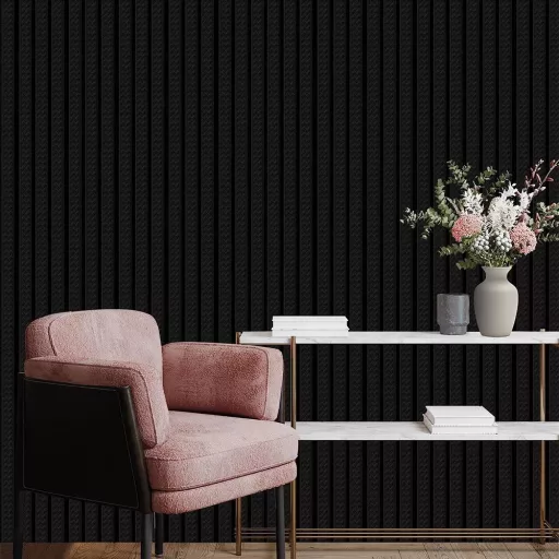 Fekete mintás lamella falpanel – texturált 3D design falburkolat