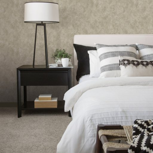 Modern sötét drapp betonhatású tapéta finom apró fémes  arany szórásokkal 