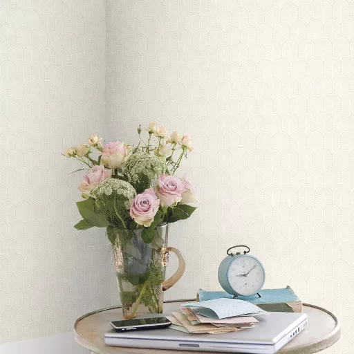 Elegáns pálmalevél ihletésű art deco tapéta , geometrikus mintával krém színben