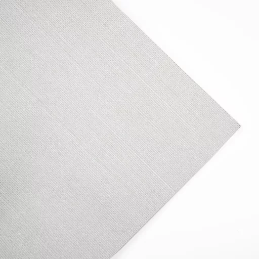Letisztult, textilhatású tapéta  selyemfényel, finom vászon struktúrával , törtfehér- ezüst  árnyalatban , 10mx 0,7m