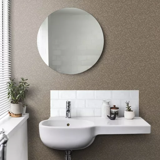 Taupe barna fonott hatású tapéta – elegáns geometrikus textúrával