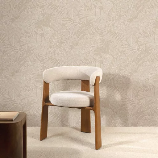 Exkluzív, trópusi mintás design tapéta finom  részletekkel, homokszürke árnylatban 10mx 0,7m